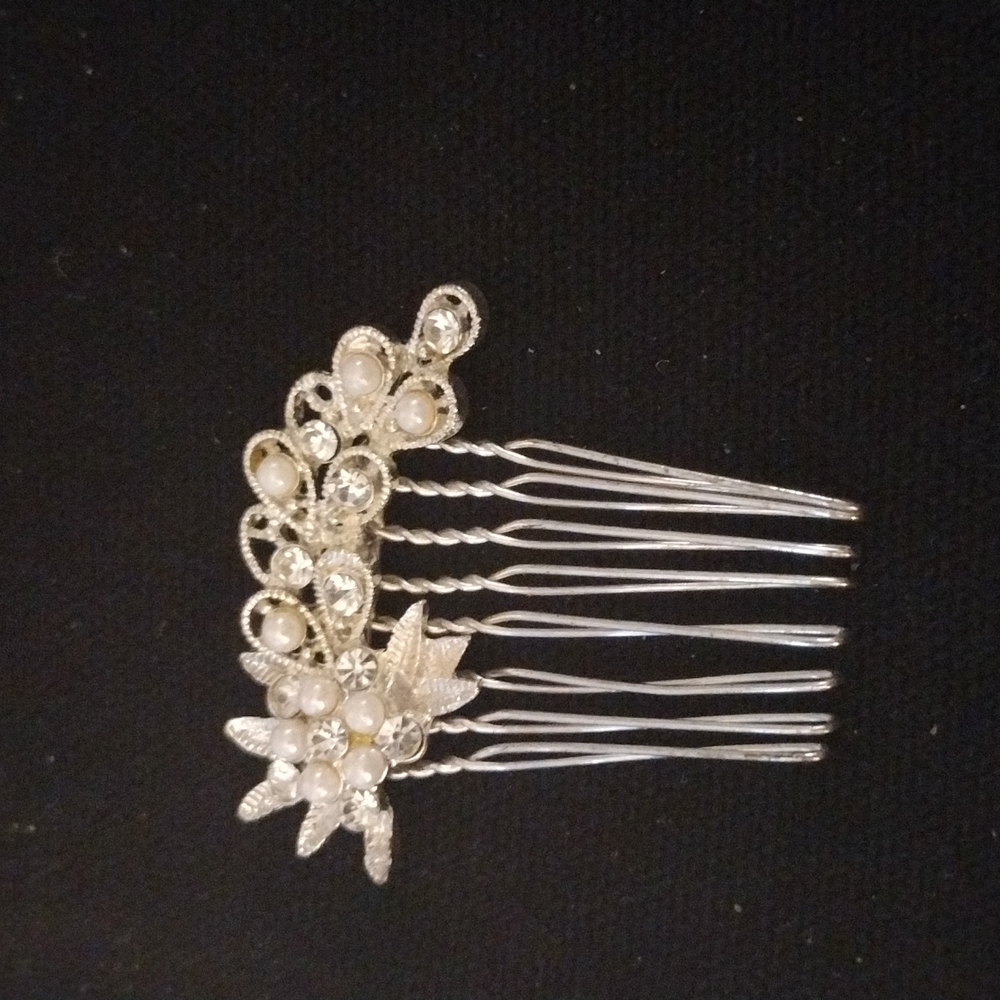 Vintage Metal Silver Tone W/ Faux Pearls and Clear Rhinestone Hair Comb
